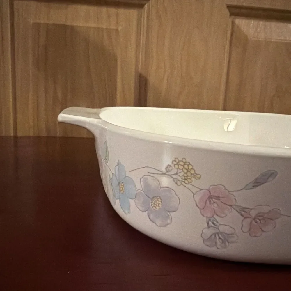 CorningWare A-10-B, 2.5L Floral Square Casserole Baking Dish.Excellent Condition